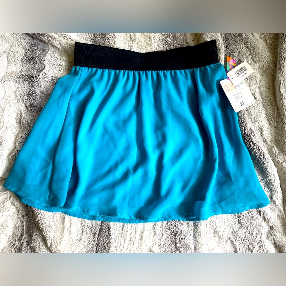 Bright and whimsical LuLaroe Lola skirt HEMMED because SLAY